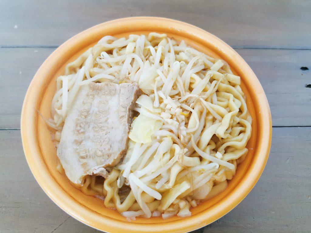 ファミリーマートの豚ラーメン