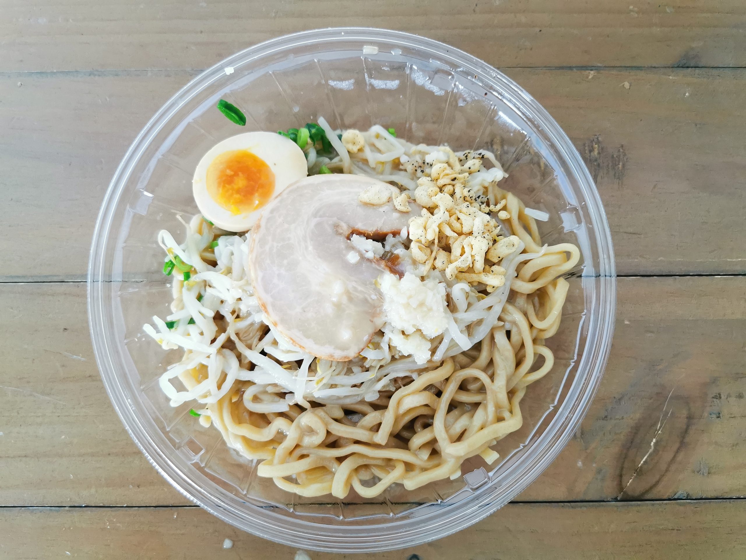 ローソンの「冷し満腹豚中華」