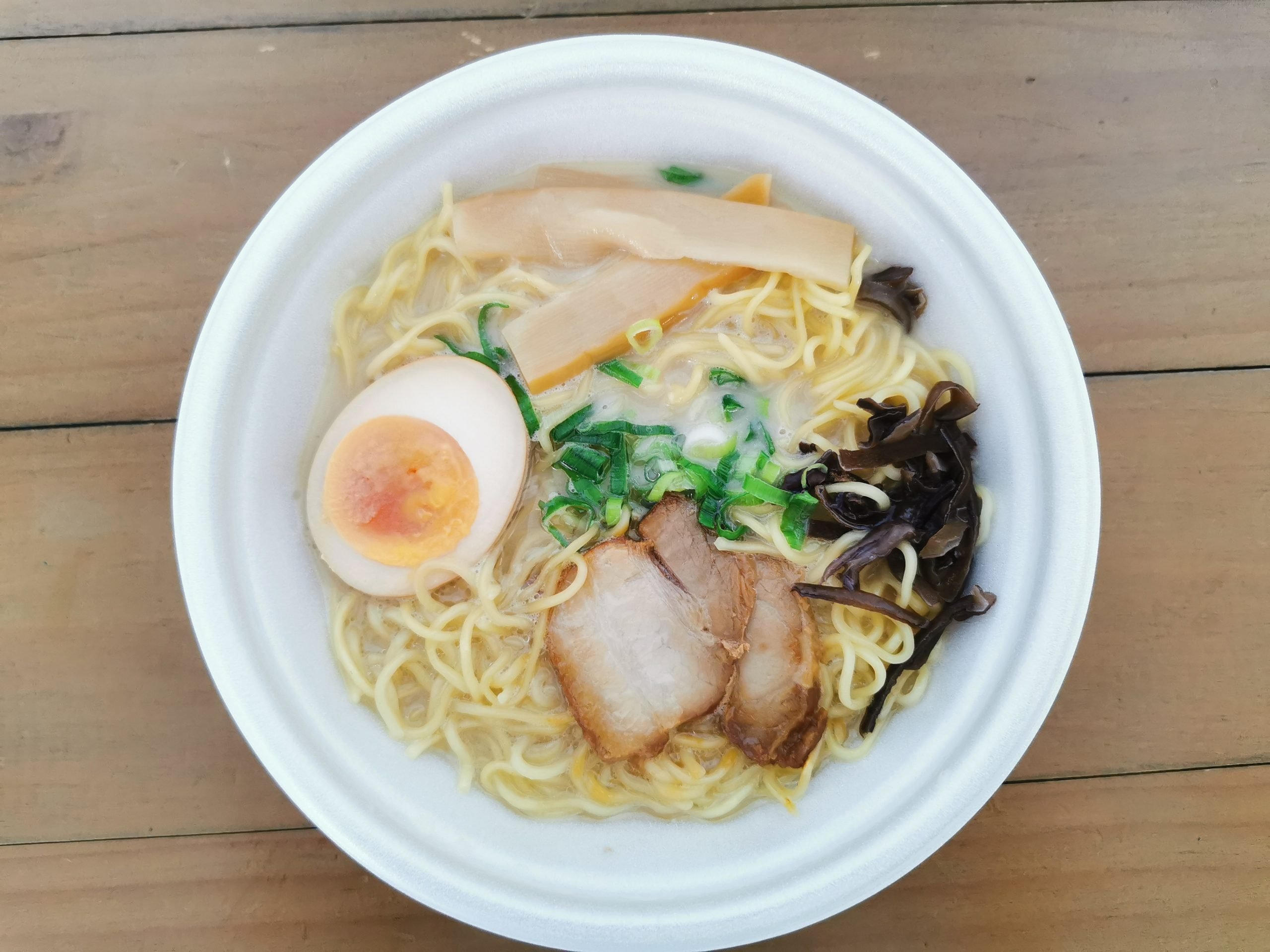 ローソンの可成家監修徳島ラーメン(白)