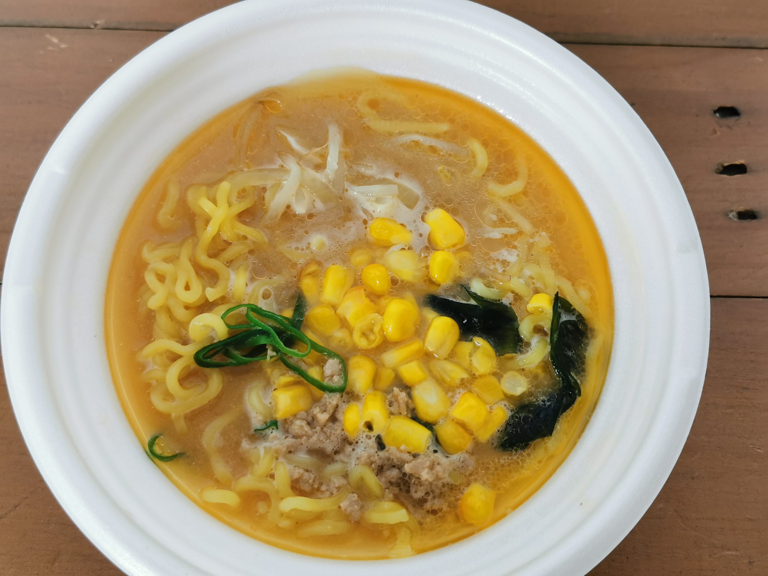 セブンイレブンの味噌バターコーンラーメン