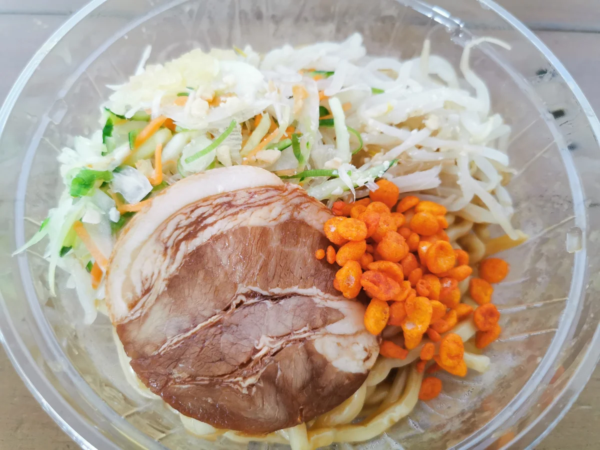 ファミマの「ニンニクまぜそば」